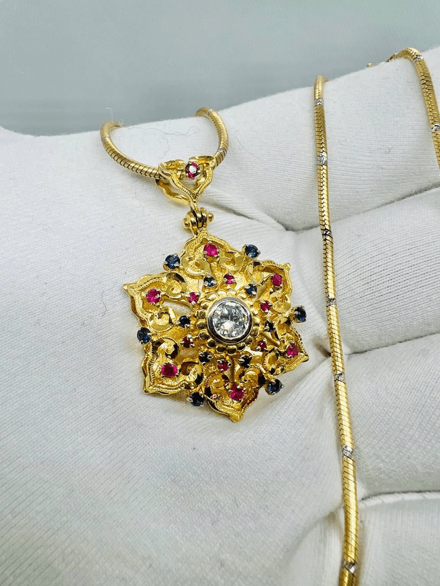 Gold necklace "Duchess pendant"